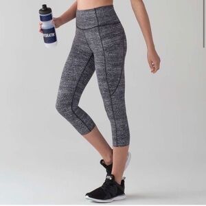 Lululemon Fast & Free Crop I Nulux Salt Alpine
White Black Leggings
